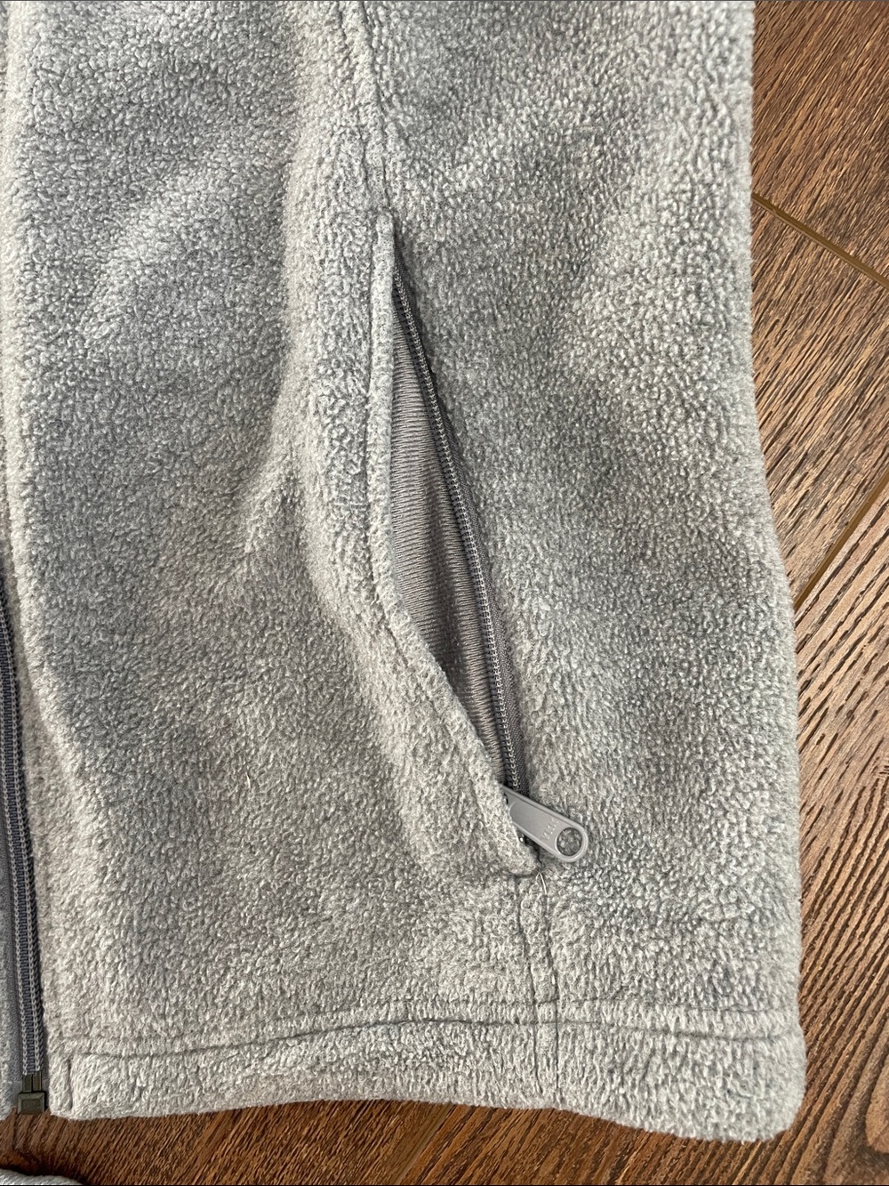 Columbia Women’s Light Gray Full-Zip Fleece Jacket - Picture 3 of 4